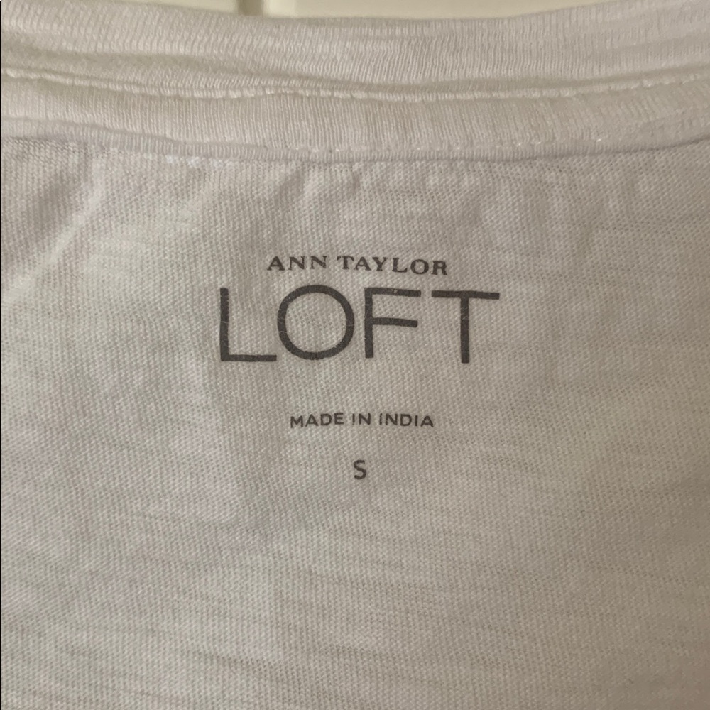 LOFT Flower Detail Tee size S - Picture 3 of 3